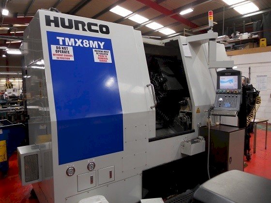 A Hurco TMX 8MY  gép elölnézete