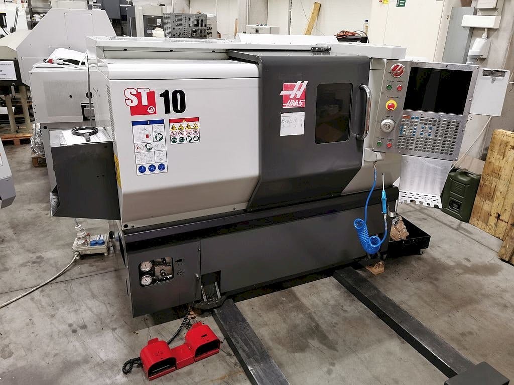 A HAAS ST 10  gép elölnézete