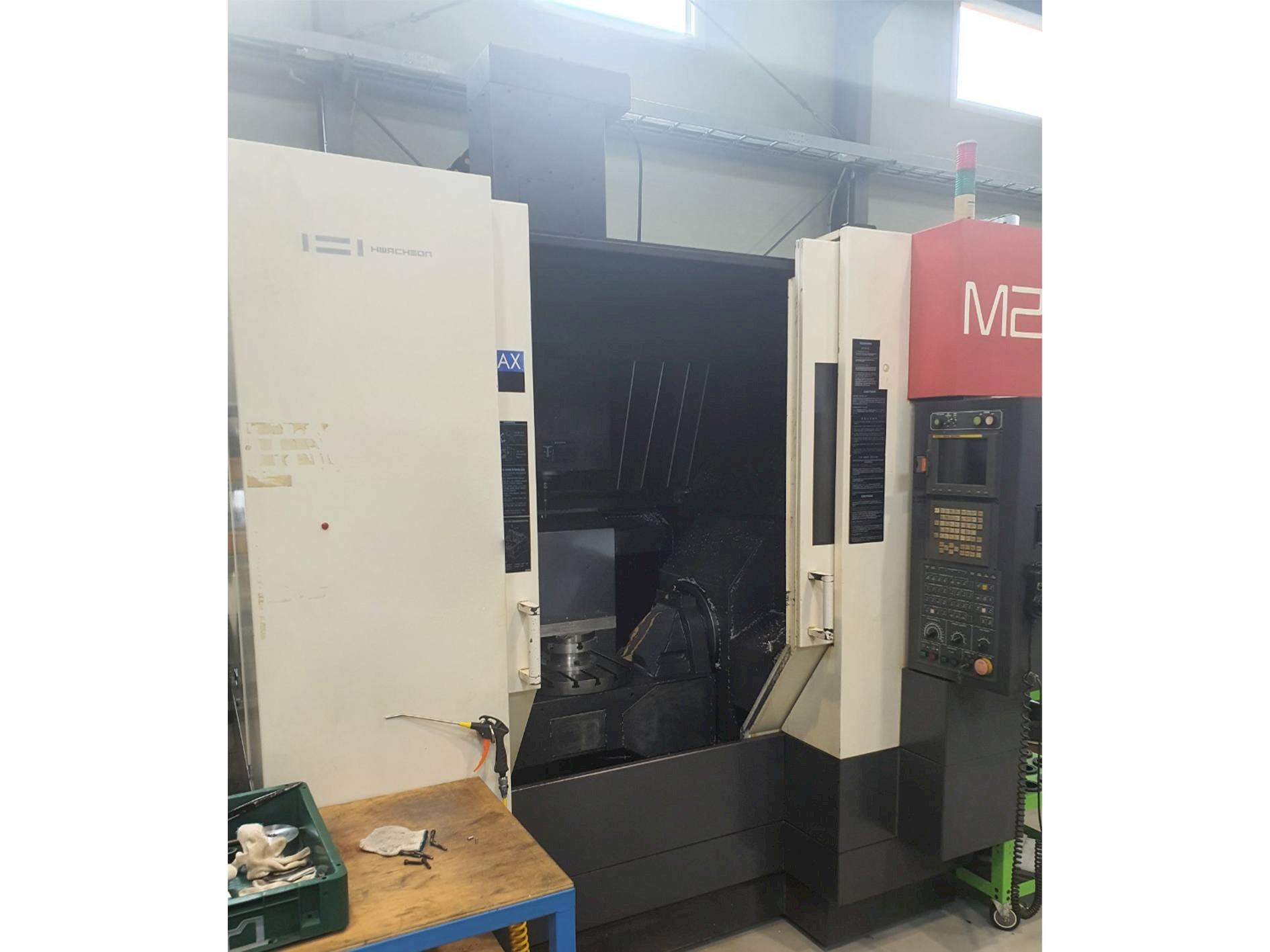 A HWACHEON M2  gép elölnézete