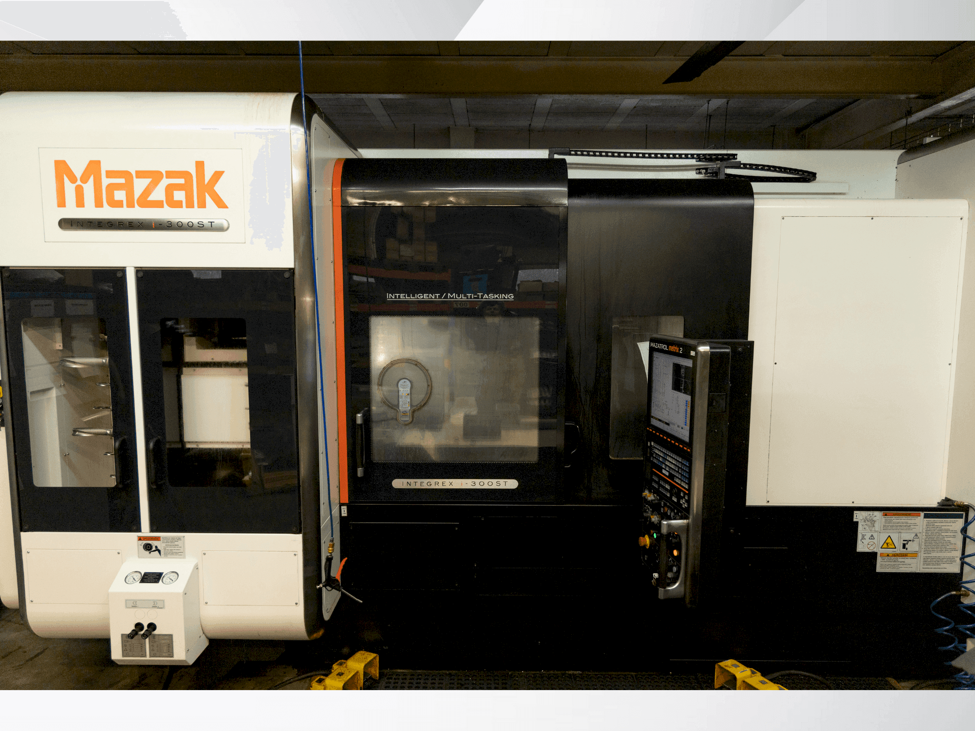 A Mazak Integrex i-300ST-1500U  gép elölnézete