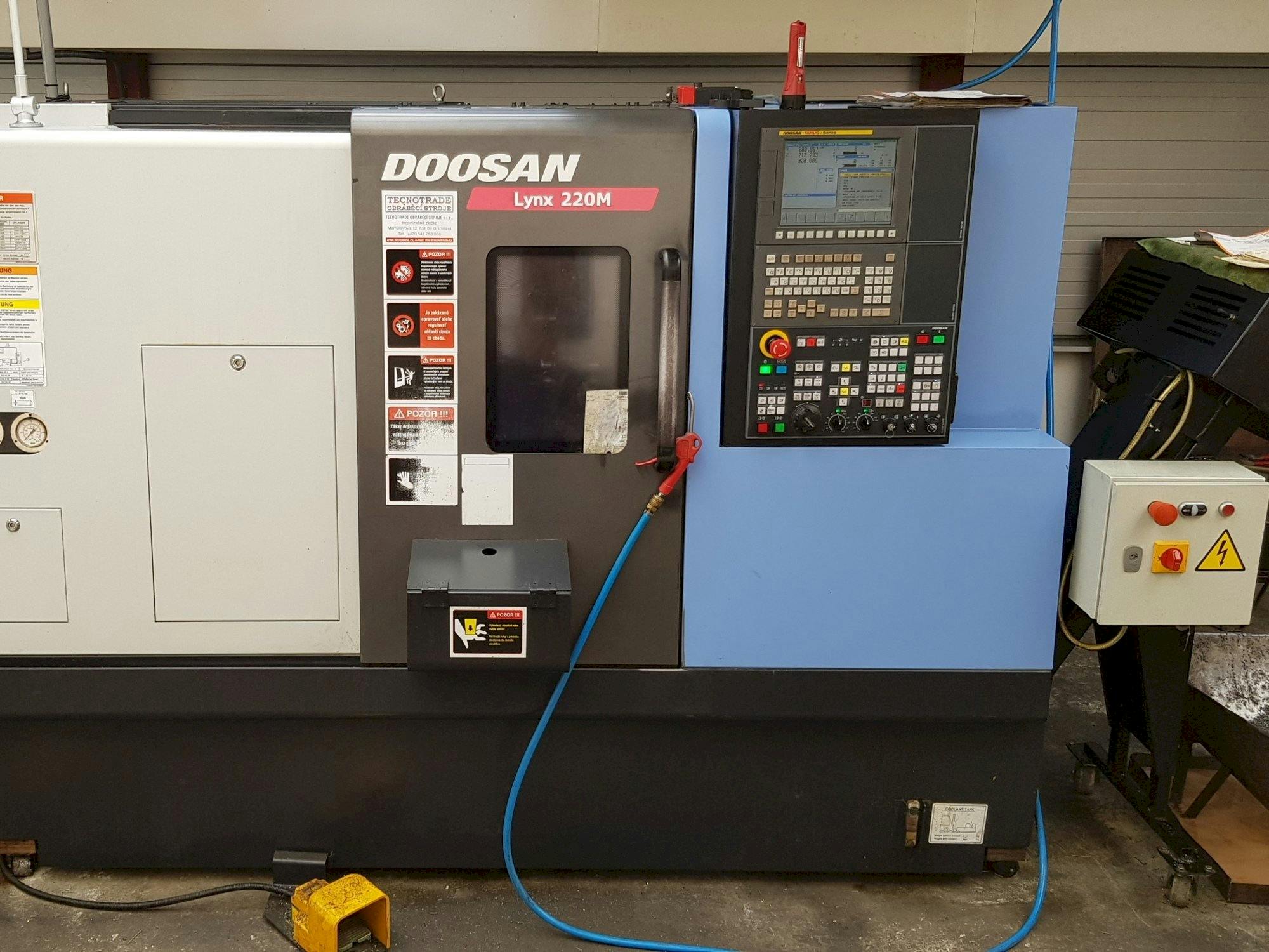 A Doosan Lynx 220 MA  gép elölnézete