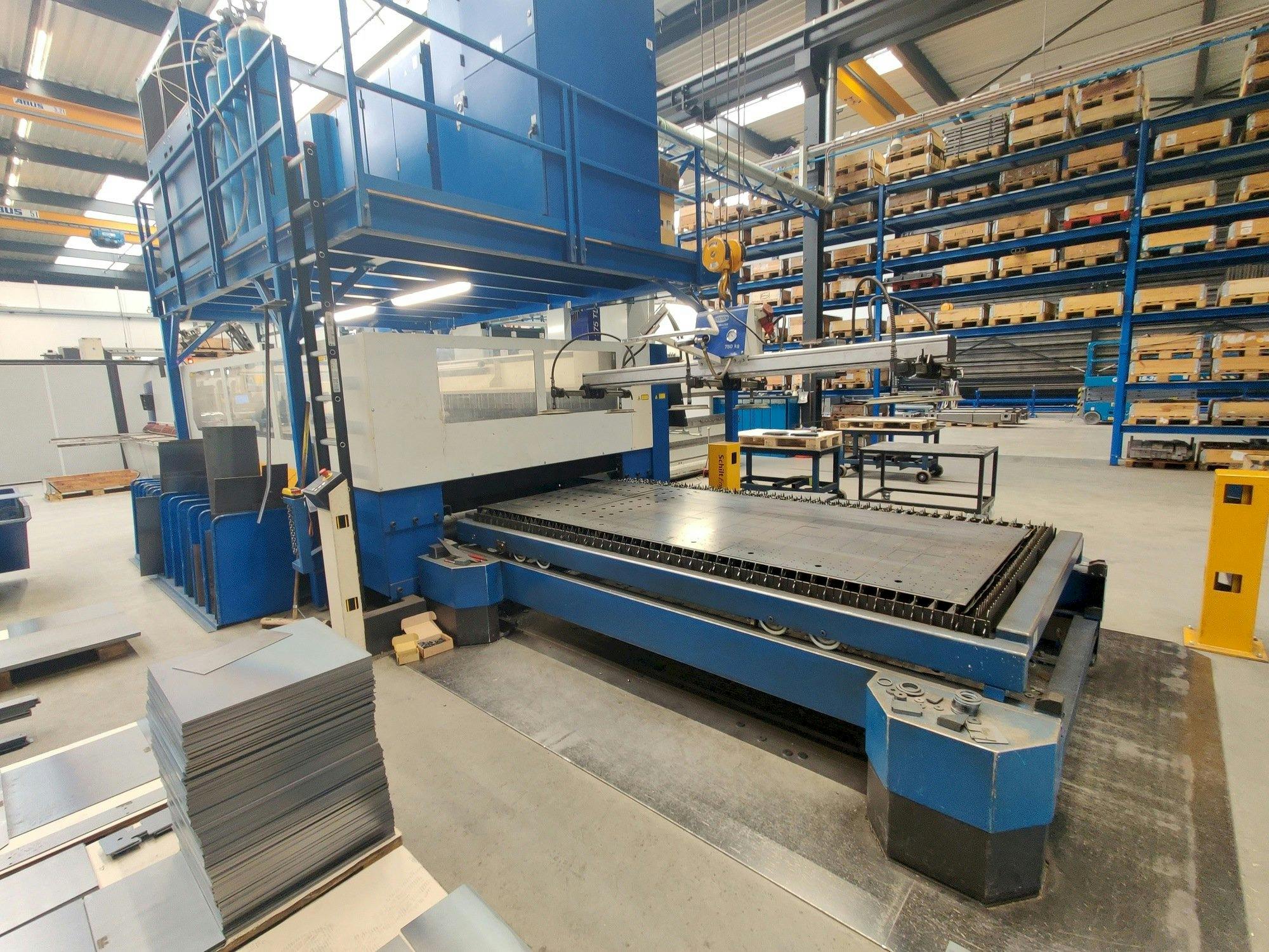 A Trumpf Trumatic L 3030  gép oldalnézete