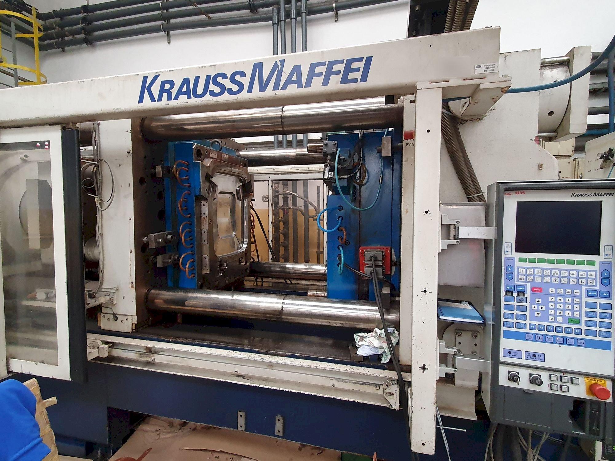 A Krauss Maffei 800-4350 BM (1996)  gép elölnézete