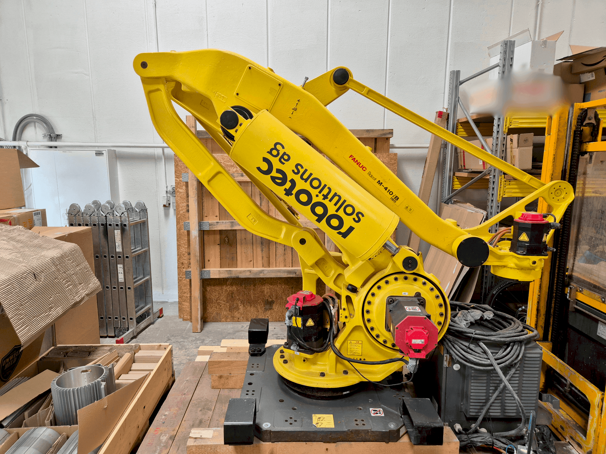 A FANUC M-410iB 160  gép elölnézete