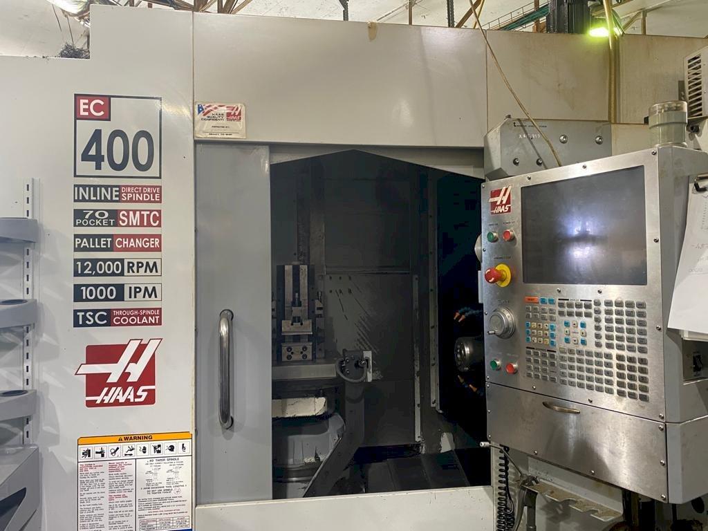 A HAAS EC-400  gép elölnézete