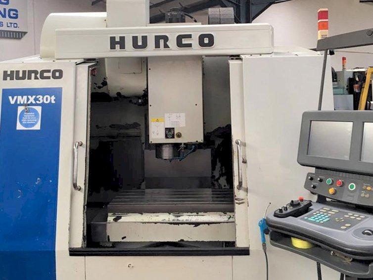 A Hurco VMX 30T  gép elölnézete