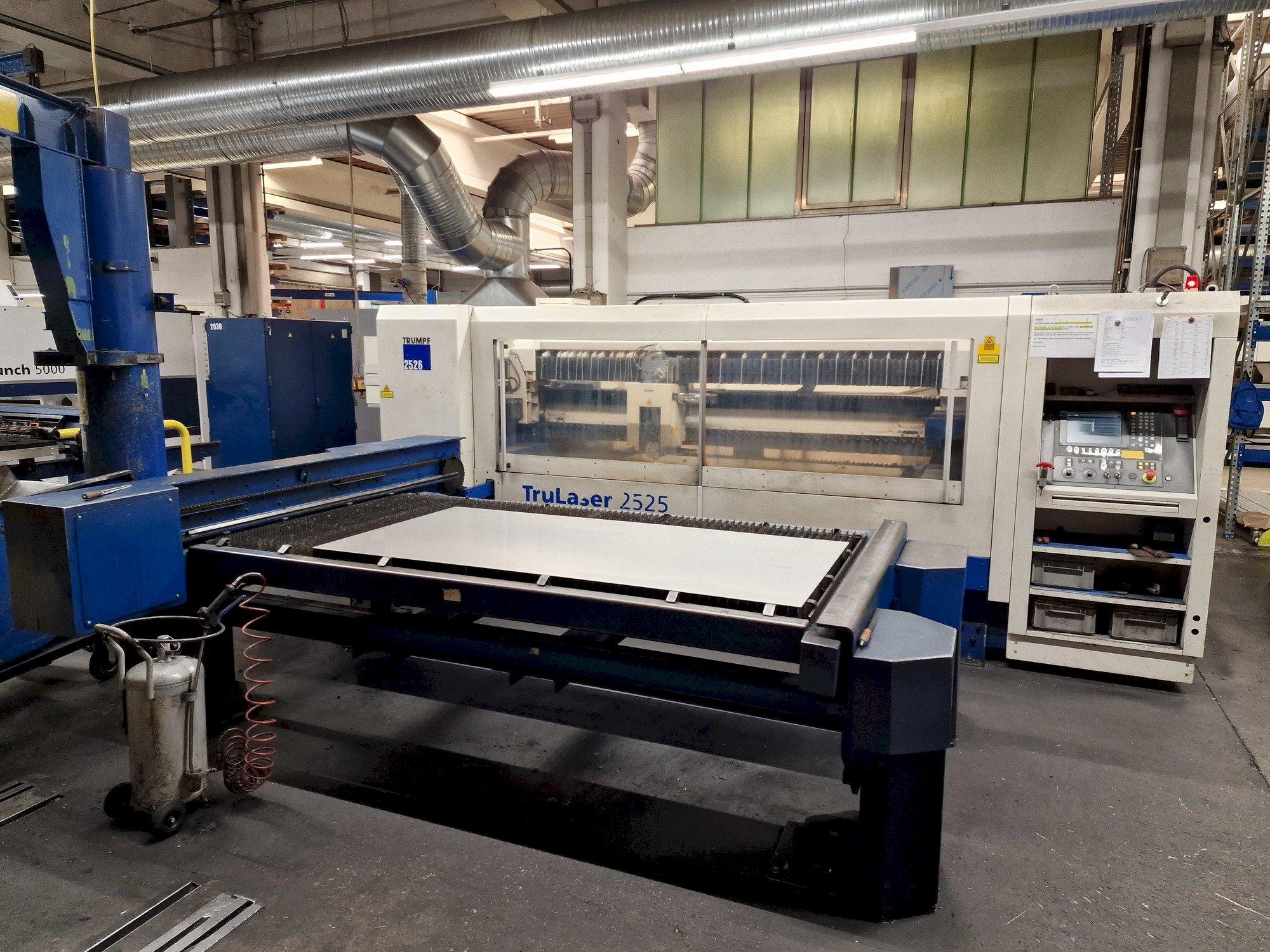 A Trumpf TruLaser 2525 4kW  gép elölnézete