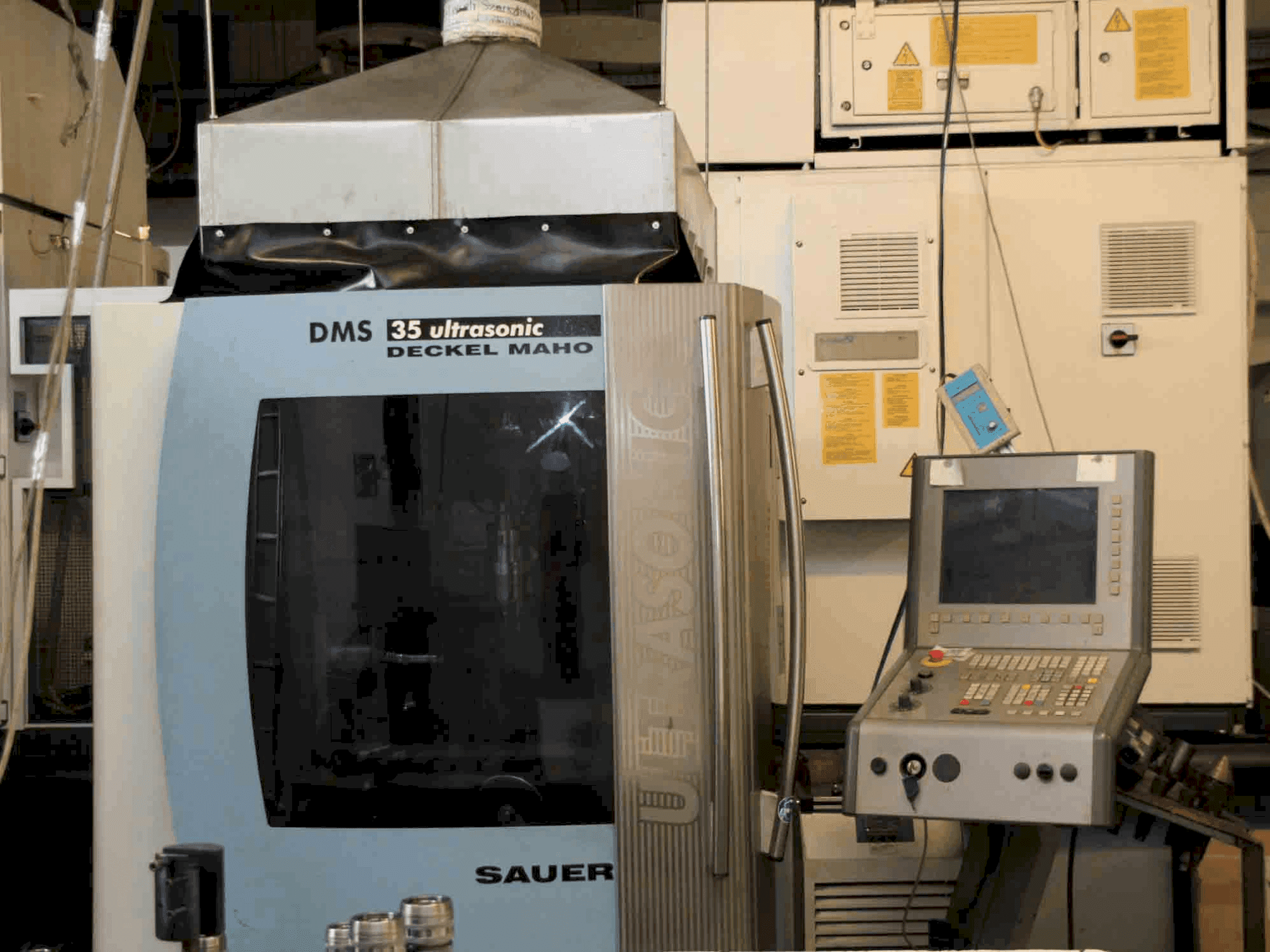 A DMG MORI DMS 35 Ultrasonic  gép elölnézete