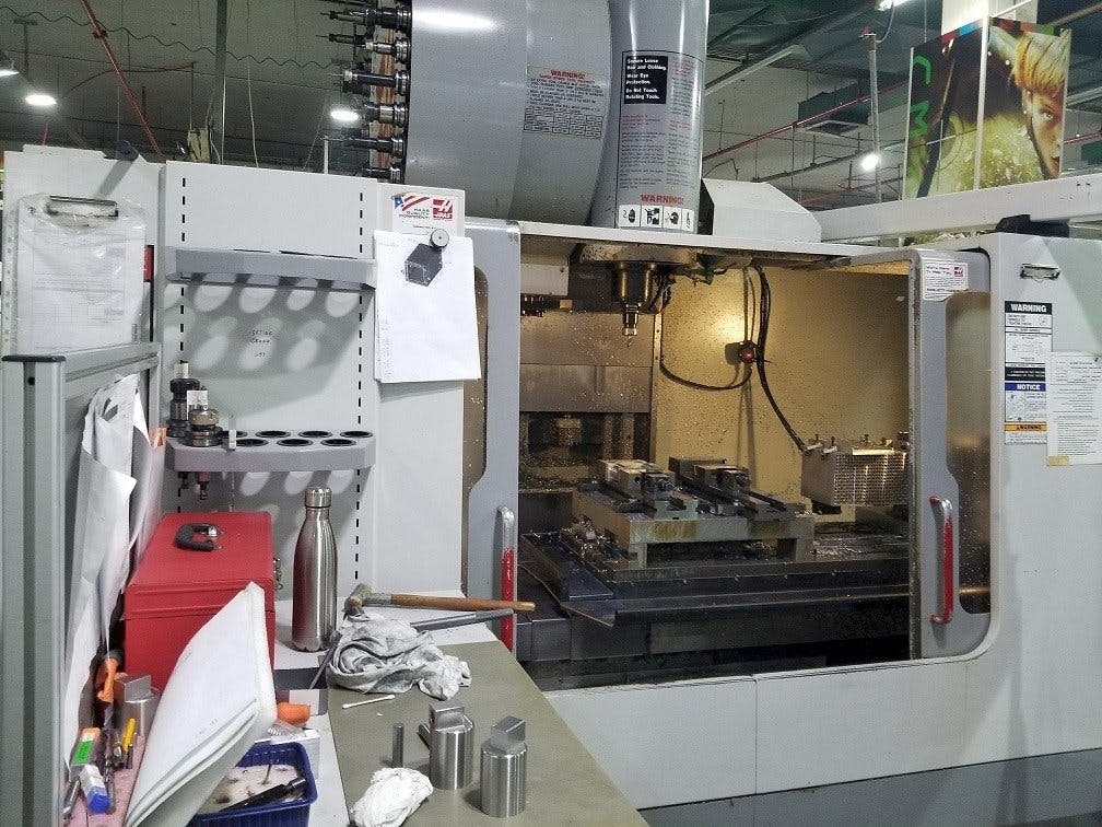 A HAAS VF-4SS  gép elölnézete