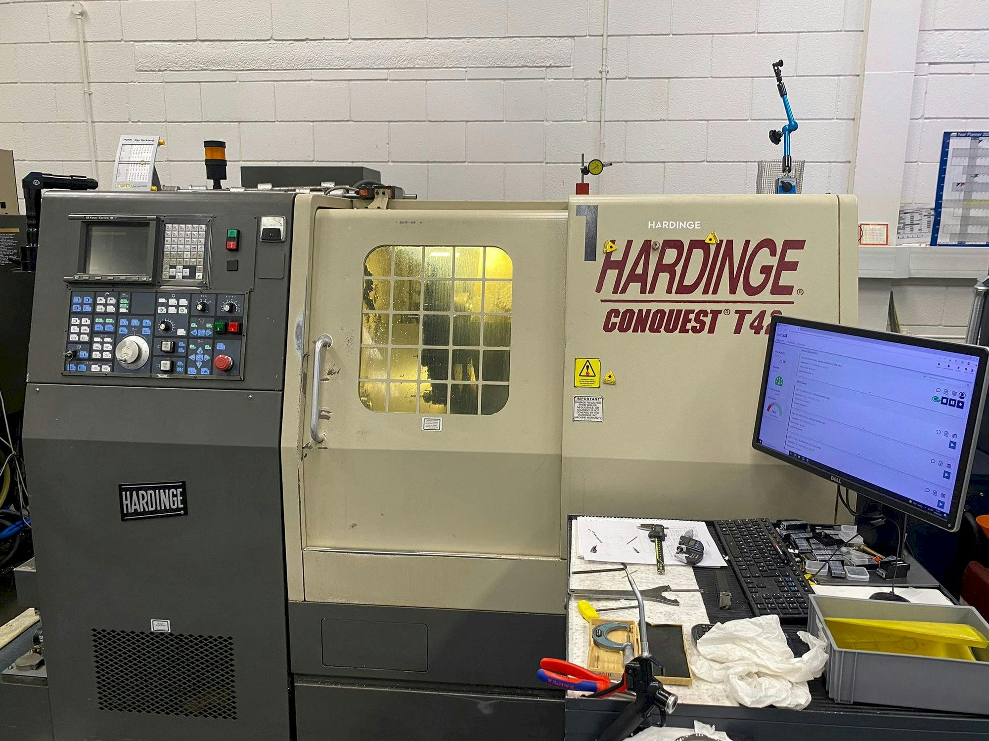 A HARDINGE Conquest T42  gép elölnézete