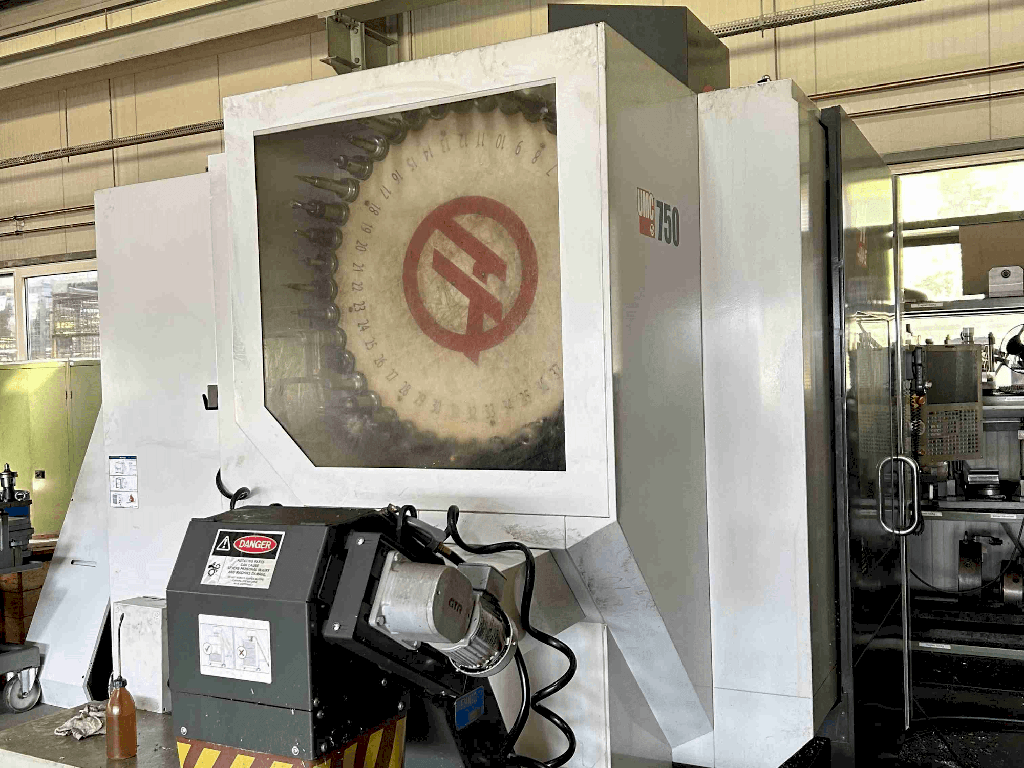 A HAAS UMC-750  gép elölnézete