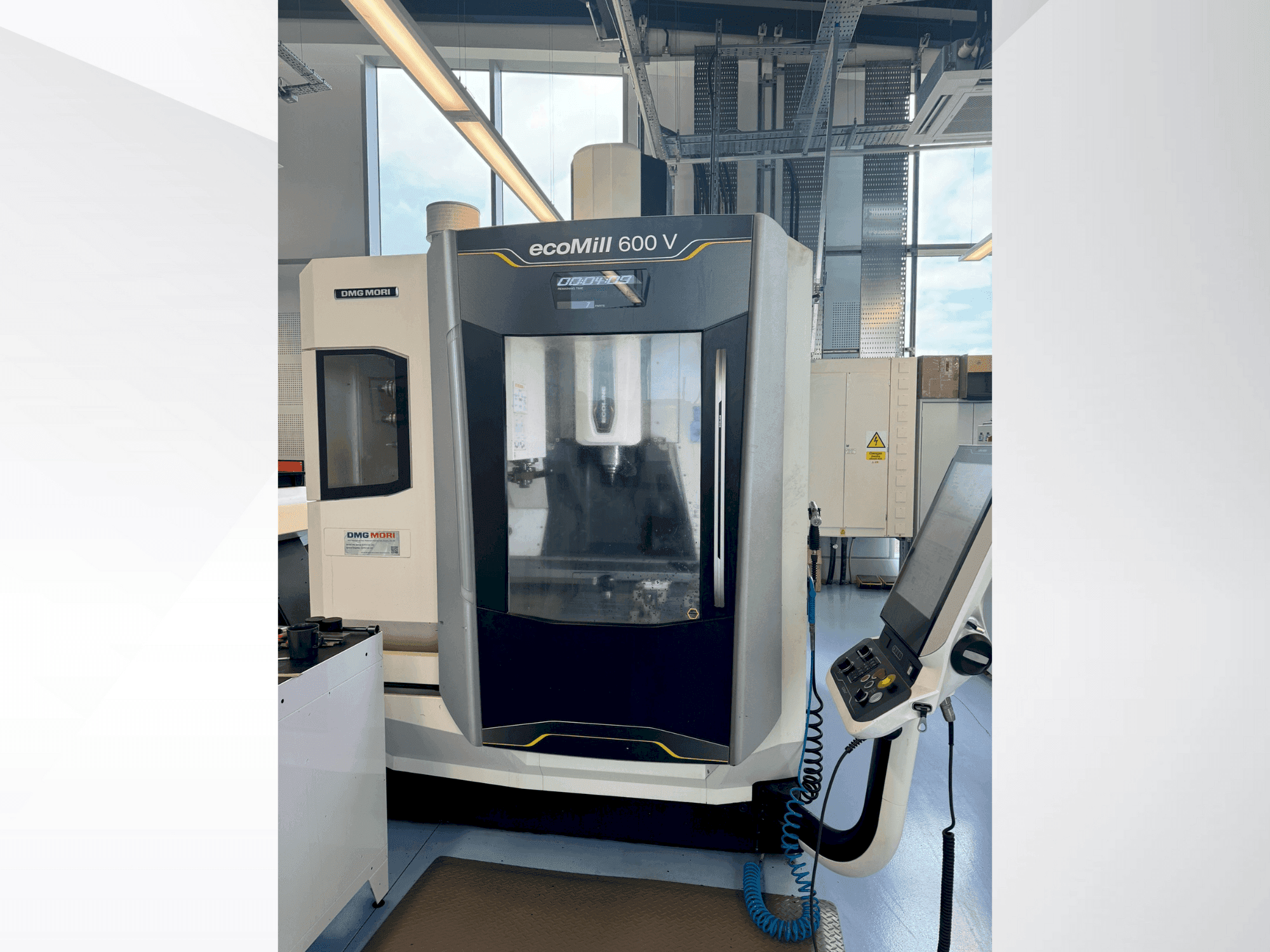 A DMG MORI ecoMILL 600V  gép elölnézete