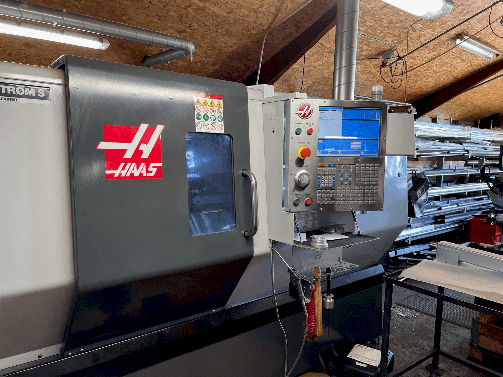 A HAAS HAAS ST-30Y  gép elölnézete