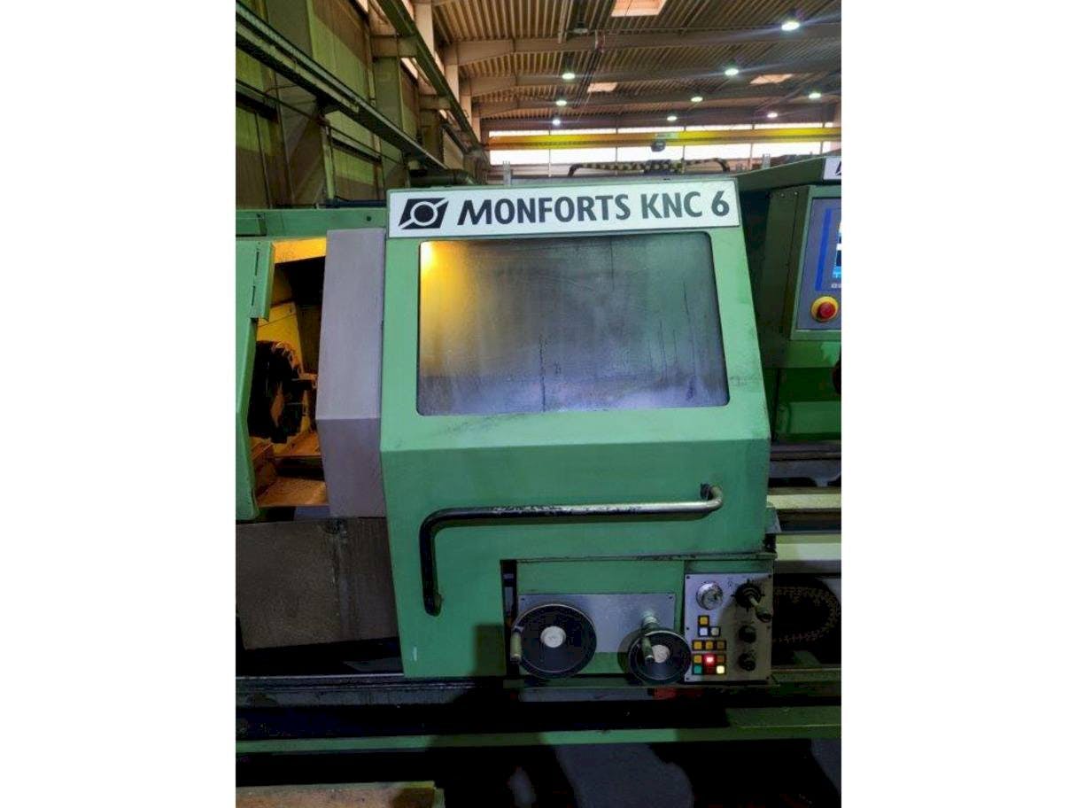 A Monforts KNC6 x 2000  gép elölnézete