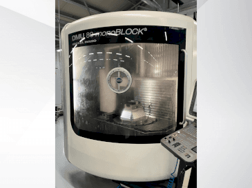 A DMG MORI DMU 80 Monoblock  gép elölnézete