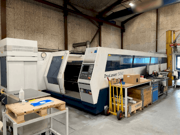 A TRUMPF TruLaser 5040  gép elölnézete