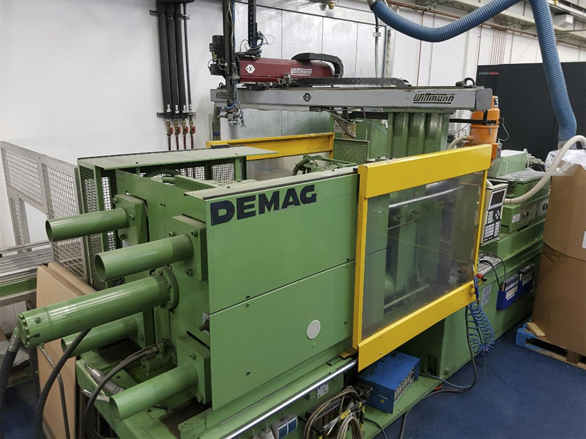 A DEMAG D200-730 NCIII  gép bal oldali nézete