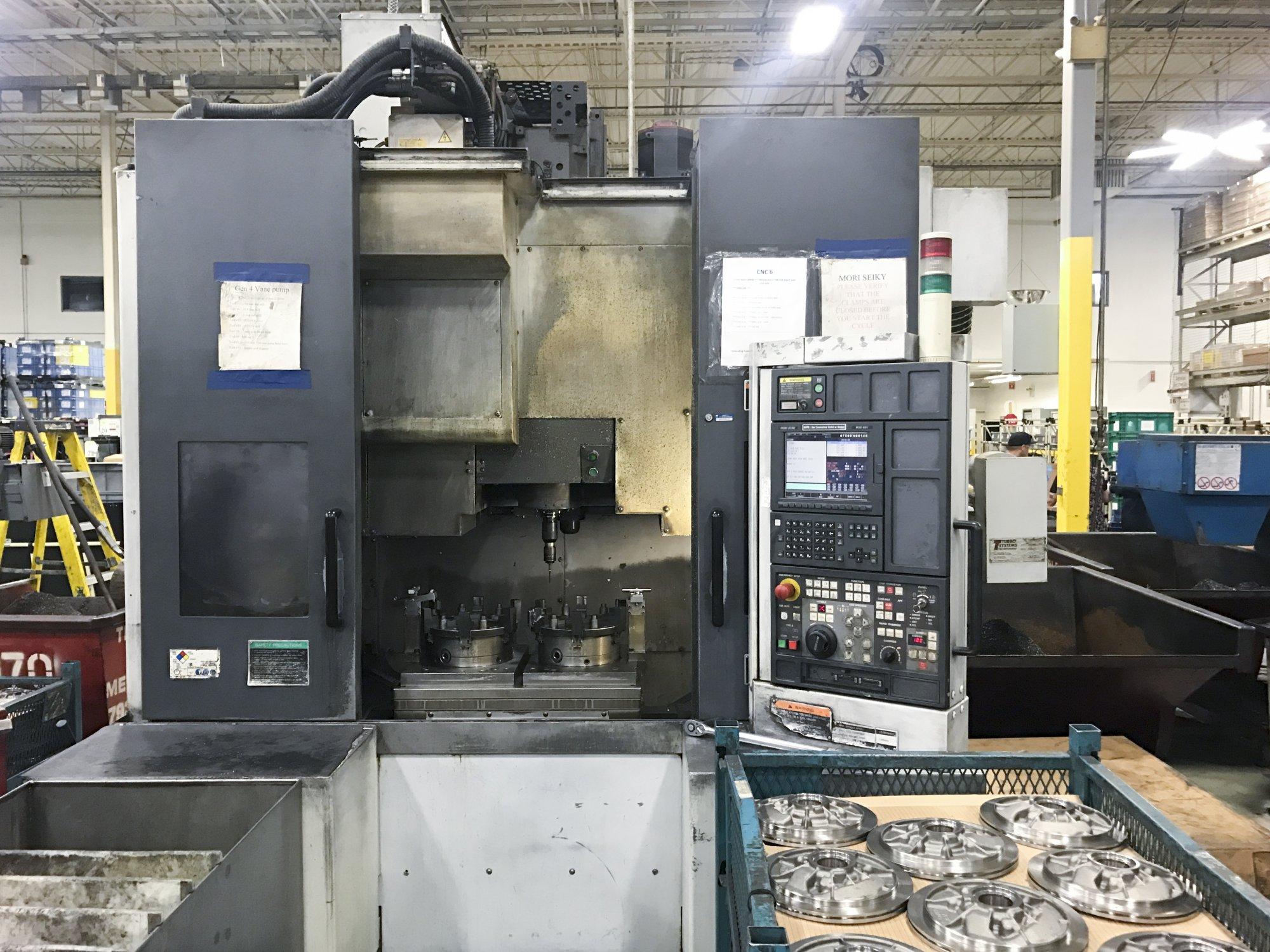 A MORI SEIKI NV4000  gép elölnézete