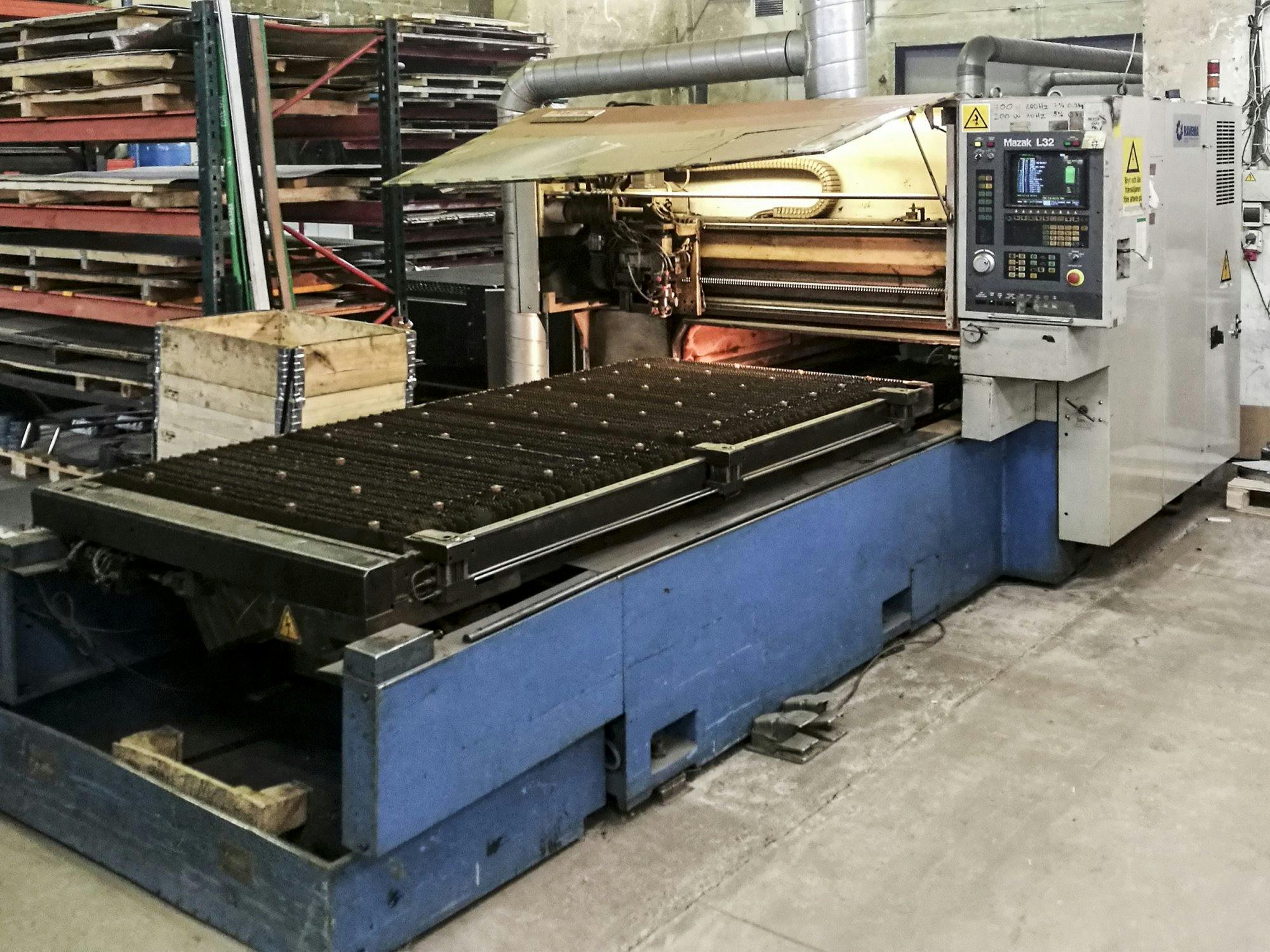 A Mazak LASER-PATH NEW SUPER TURBO X48  gép bal oldali nézete